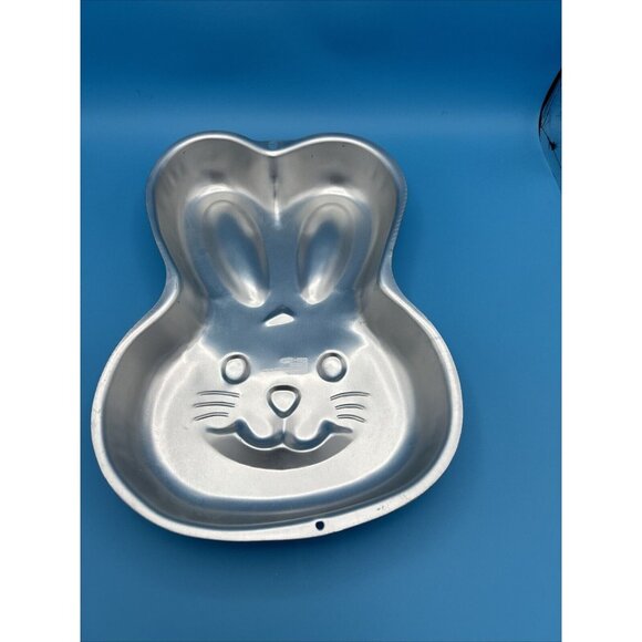 Wilton Cake Pan Funny Face #2105-9438 Easter 1992 Jello Mold Rabbit Aluminum - Picture 1 of 2